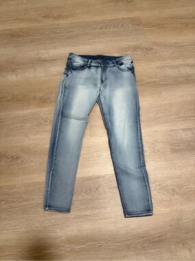 Women’s Light Wash Slim Jeans - Blue